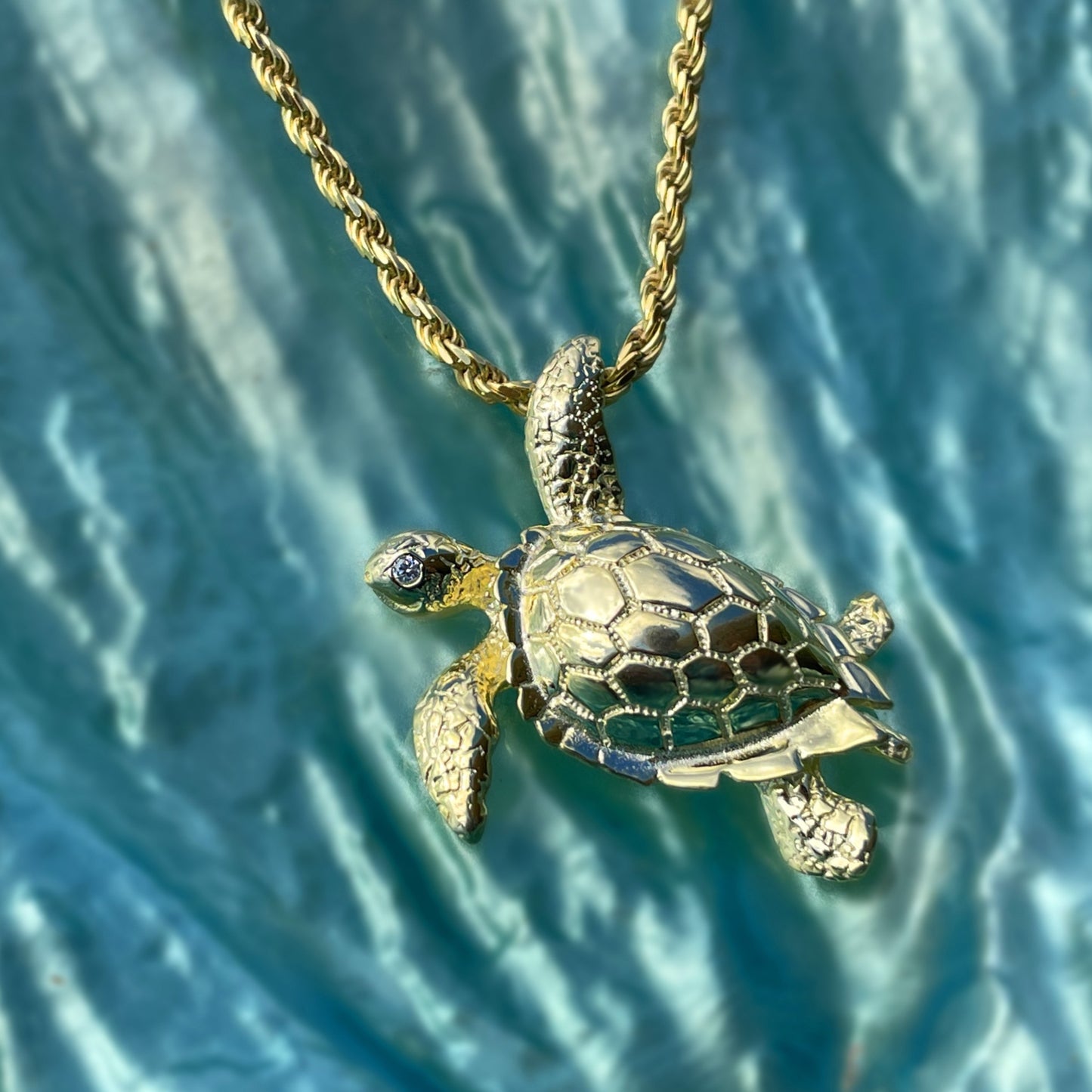 Amakua Honu Pendant with 3mm Diamond Cut Rope Chain