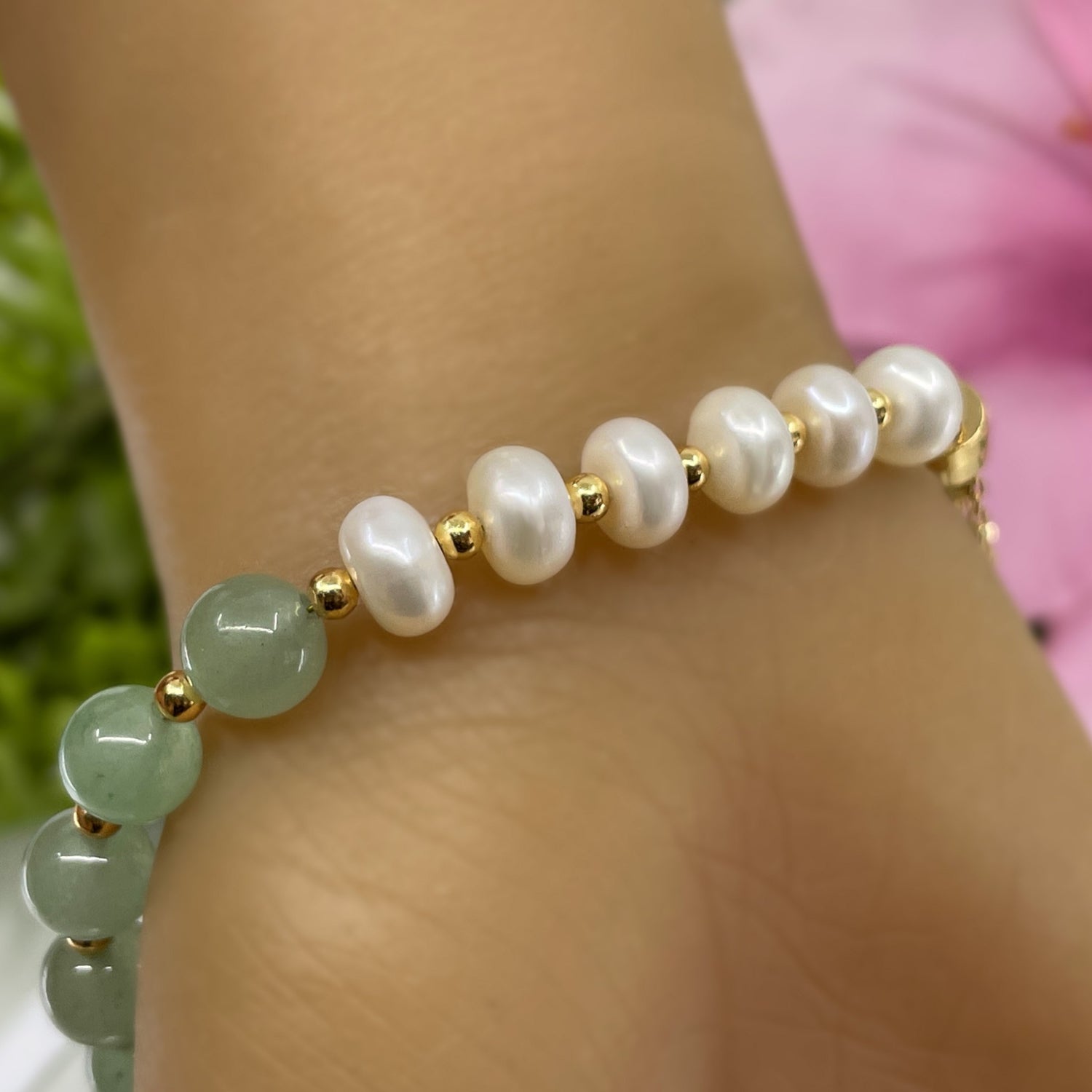 Close up of Freshwater Pearls on Lotus Flower Jade Bracelet