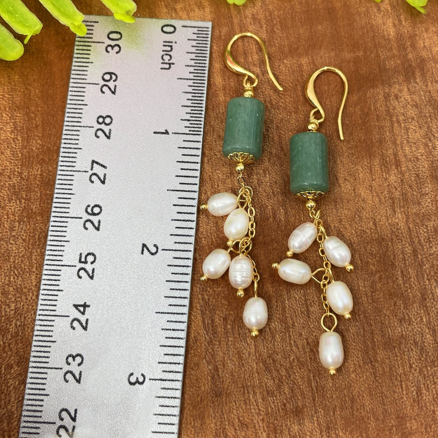 Jade and Freshwater Pearl Dangle Earring