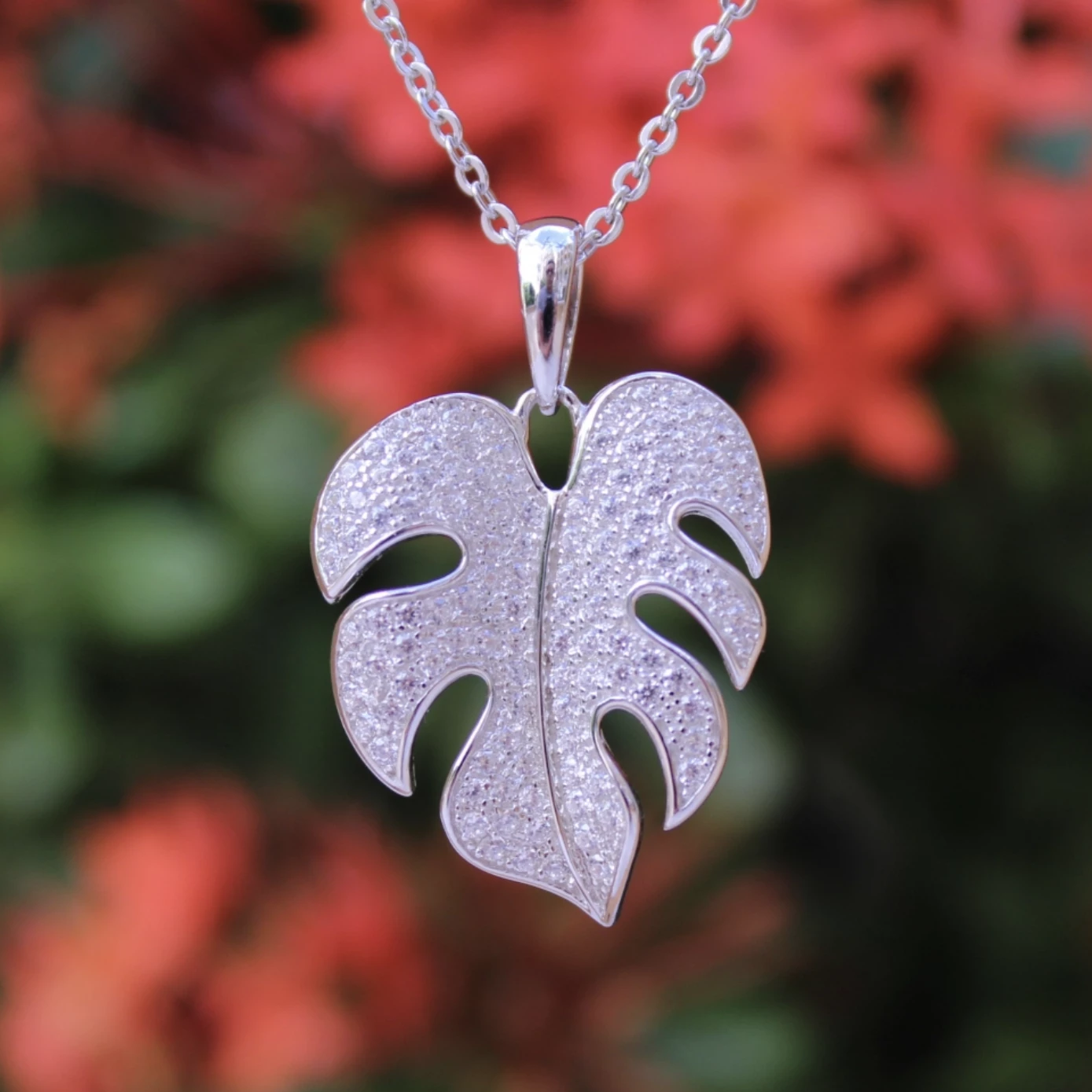 Monstera Pave Pendant in Silver